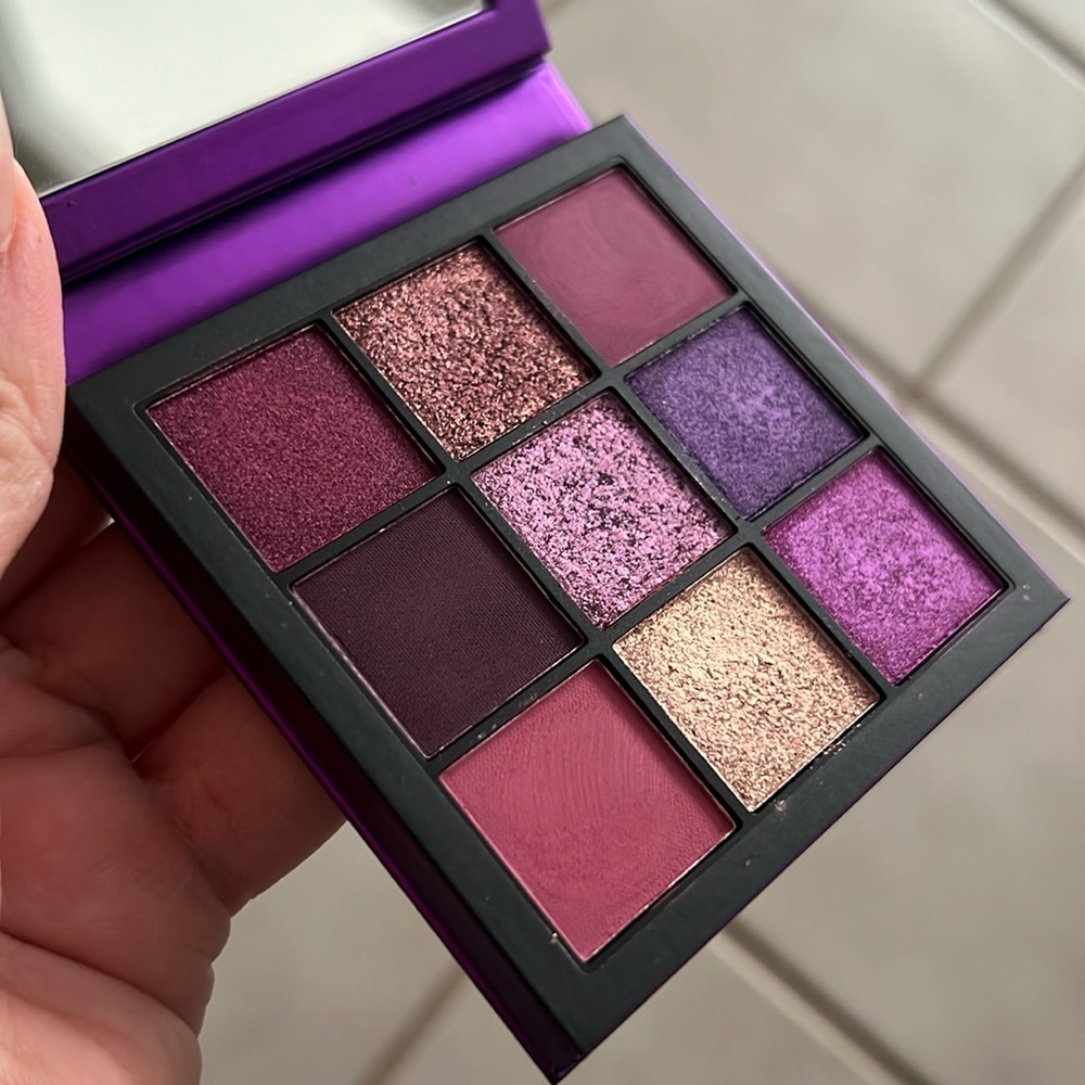 Huda Beauty Obsessions Eyeshadow
Palette
Amethyst